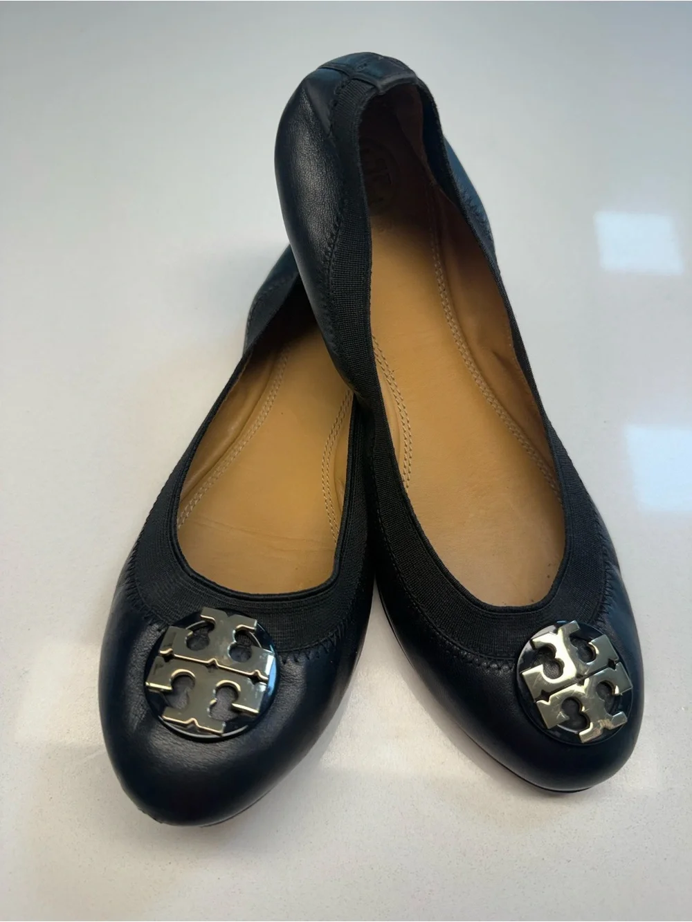 TORY BURCH Black Claire Elastic Ballet Flat with Gold Logo - Size 6.5